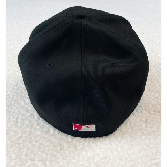 NEW ERA • Black NY Yankees Rose Edition Embroidered Baseball Cap - Picture 3 of 16